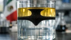 Descubren un líquido con memoria de forma que vuelve a la misma figura tras agitarlo